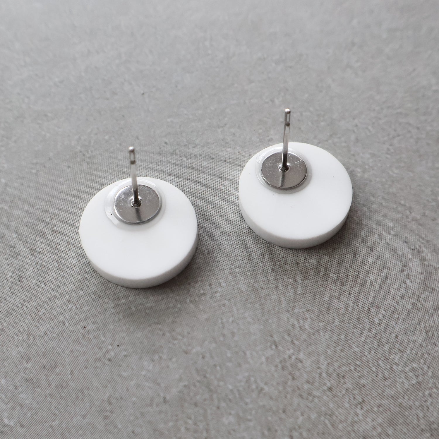White round stud earrings with stainless steel posts