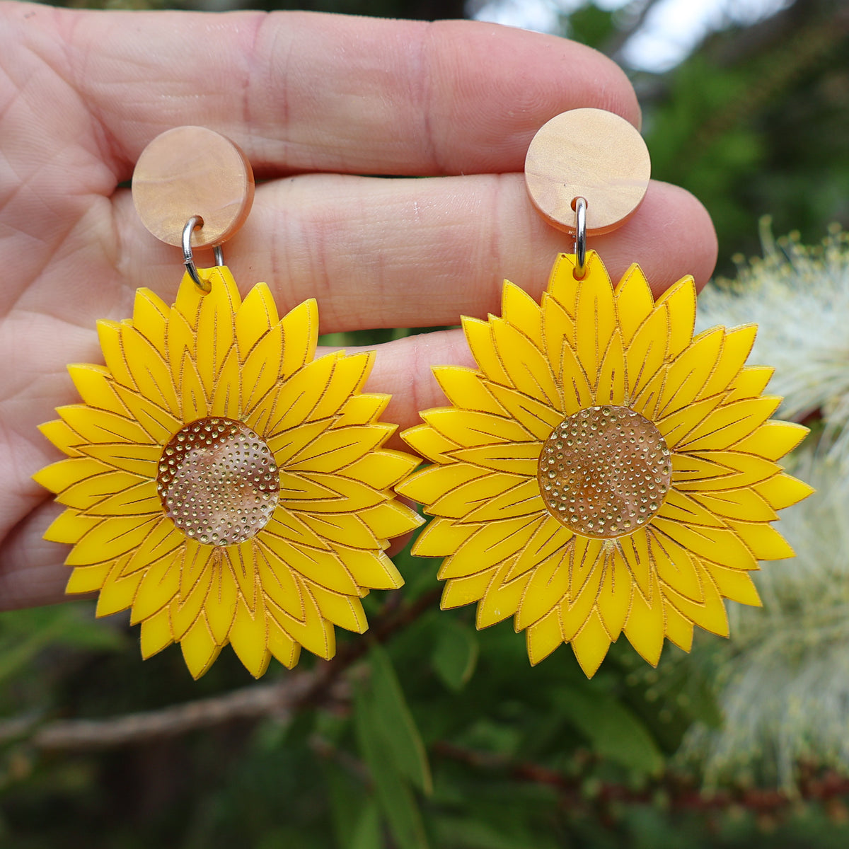 Swamp Everlasting Native Flower Acrylic Earrings