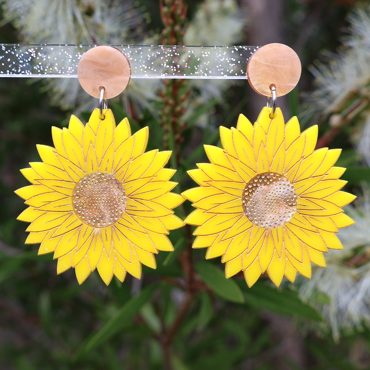 Swamp Everlasting Native Flower Acrylic Earrings