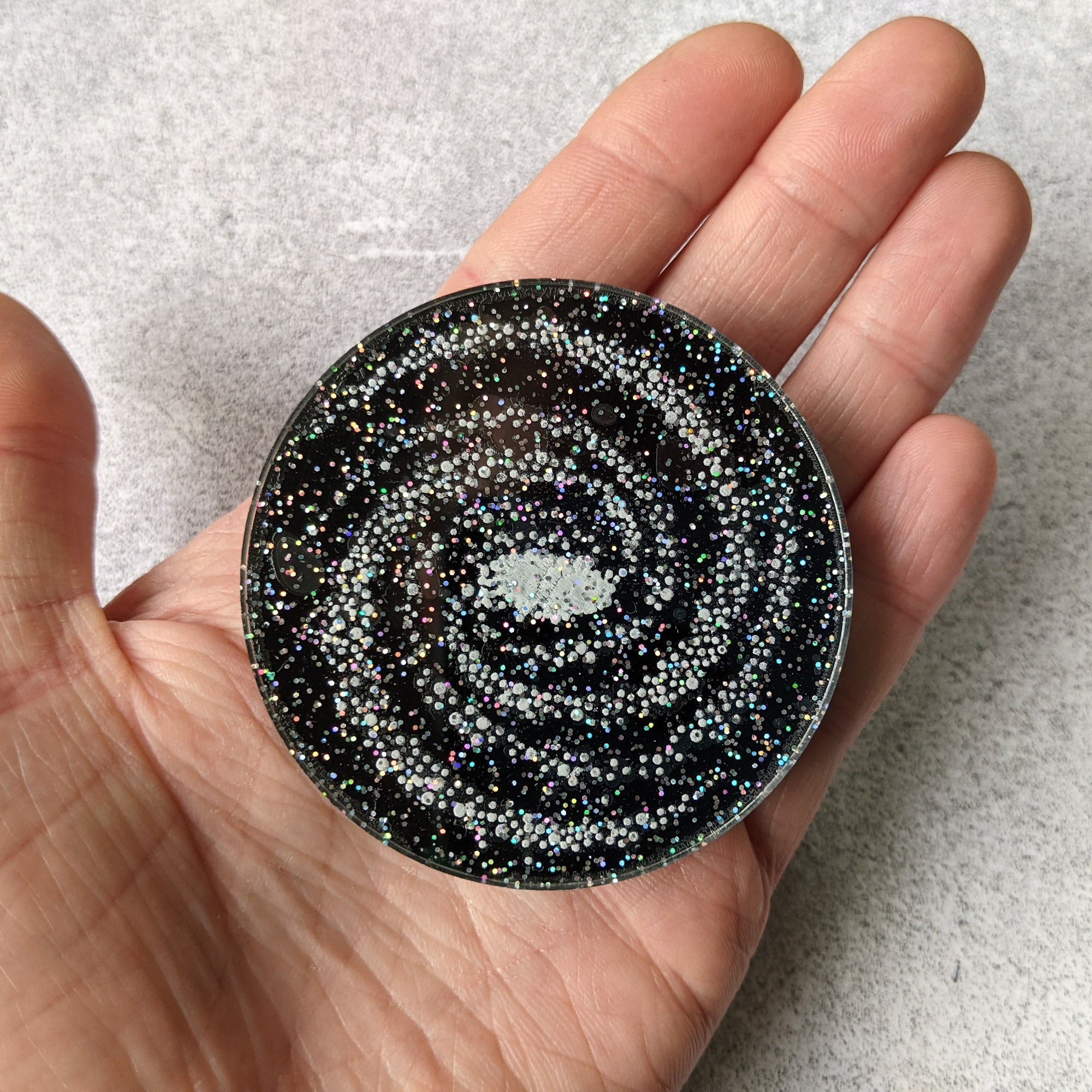 Galaxy_brooch_in_hand.jpg?v=